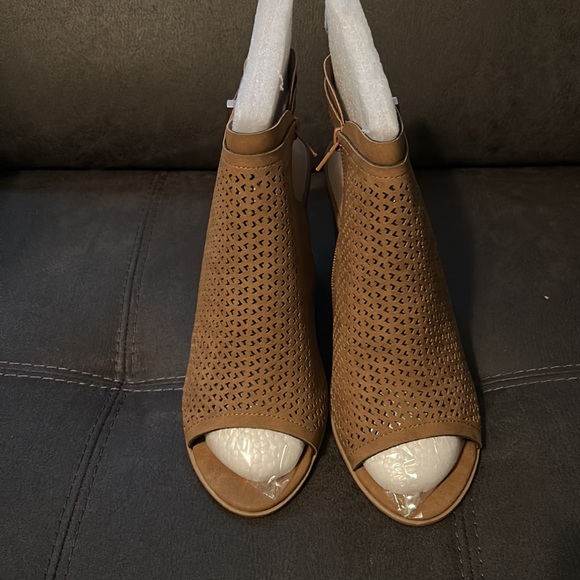 Botties - Picture 2 of 2